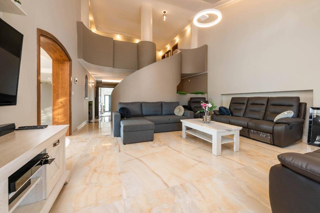 Zorica Villa *
